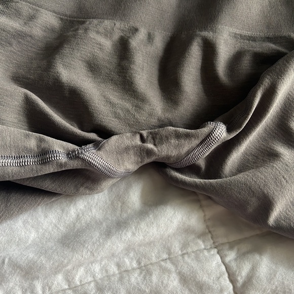 NIB Alphalete Amplify Biker Shorts Storm Grey - Picture 3 of 5